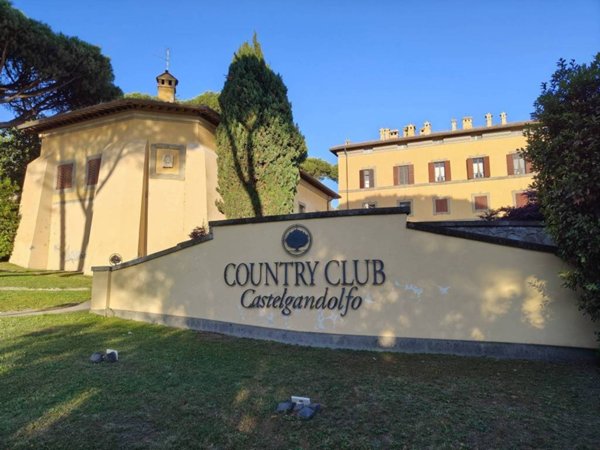 casa indipendente in vendita a Castel Gandolfo