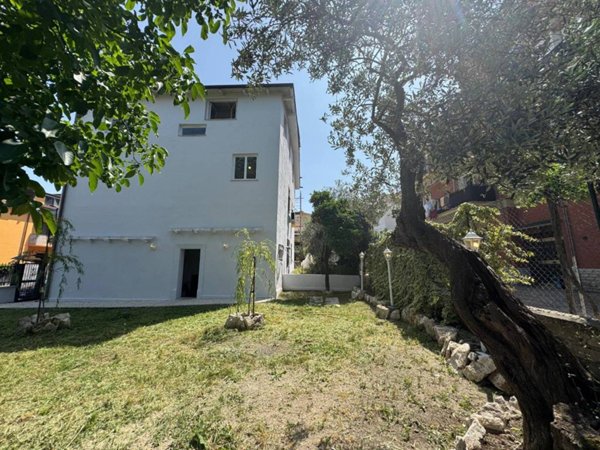 appartamento in vendita a Castel Gandolfo in zona Pavona