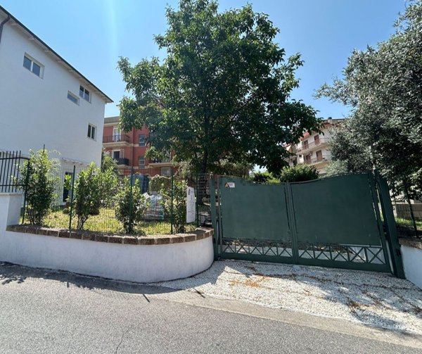 appartamento in vendita a Castel Gandolfo in zona Pavona