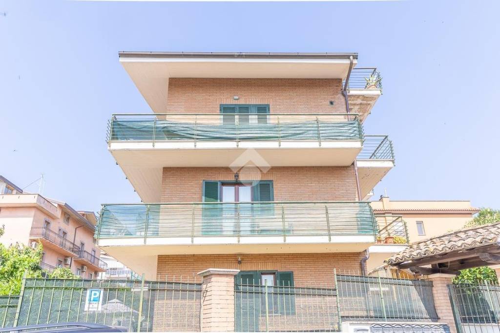 appartamento in vendita a Castel Gandolfo in zona Pavona
