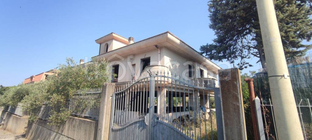 casa indipendente in vendita a Castel Gandolfo in zona Pavona