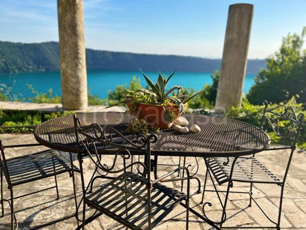 casa indipendente in vendita a Castel Gandolfo