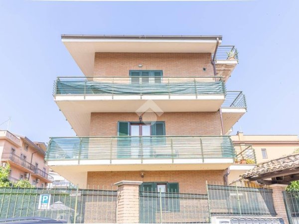 appartamento in vendita a Castel Gandolfo in zona Pavona