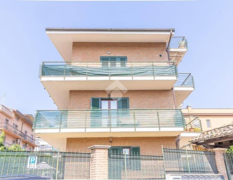 appartamento in vendita a Castel Gandolfo in zona Pavona