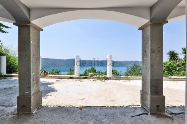casa indipendente in vendita a Castel Gandolfo