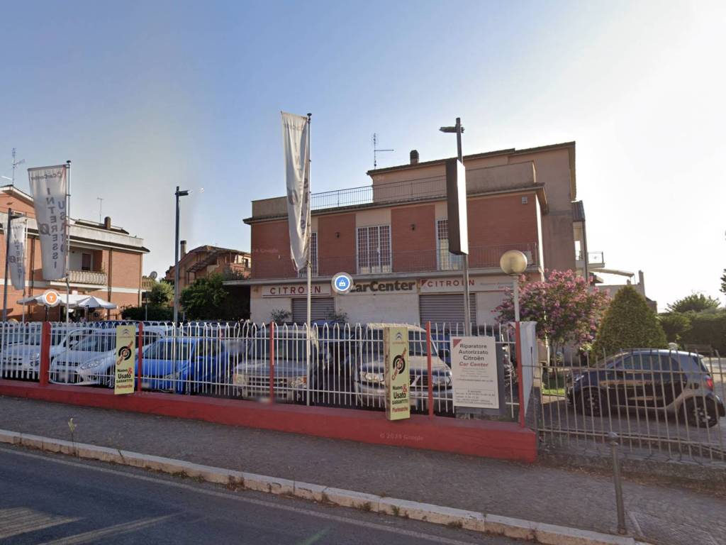 negozio in vendita a Castel Gandolfo in zona Pavona