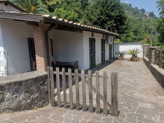 casa indipendente in vendita a Castel Gandolfo