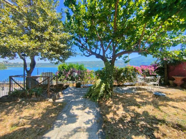 casa indipendente in vendita a Castel Gandolfo