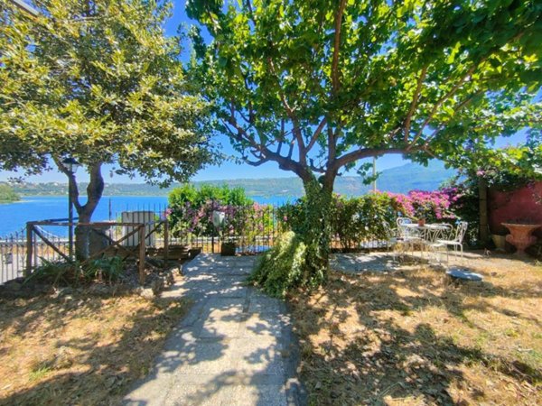 casa indipendente in vendita a Castel Gandolfo
