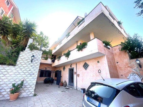 casa indipendente in vendita a Castel Gandolfo in zona Pavona
