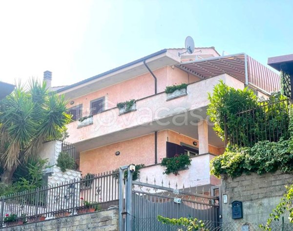 casa indipendente in vendita a Castel Gandolfo in zona Pavona