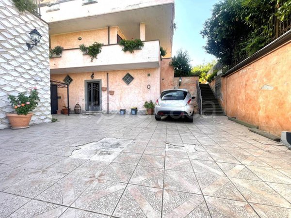 casa indipendente in vendita a Castel Gandolfo in zona Pavona