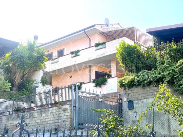 casa indipendente in vendita a Castel Gandolfo in zona Pavona