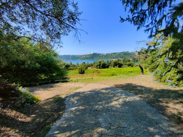 casa indipendente in vendita a Castel Gandolfo