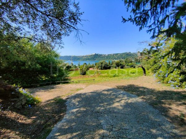 casa indipendente in vendita a Castel Gandolfo