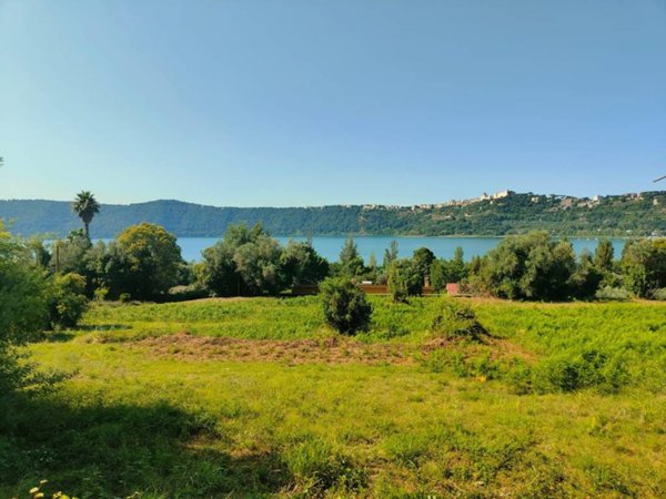 casa indipendente in vendita a Castel Gandolfo