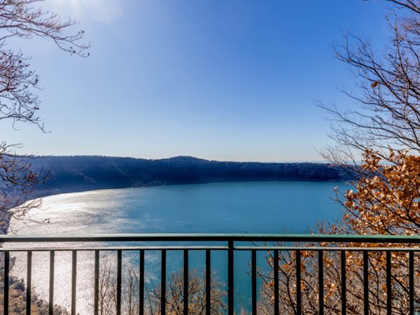 casa indipendente in vendita a Castel Gandolfo