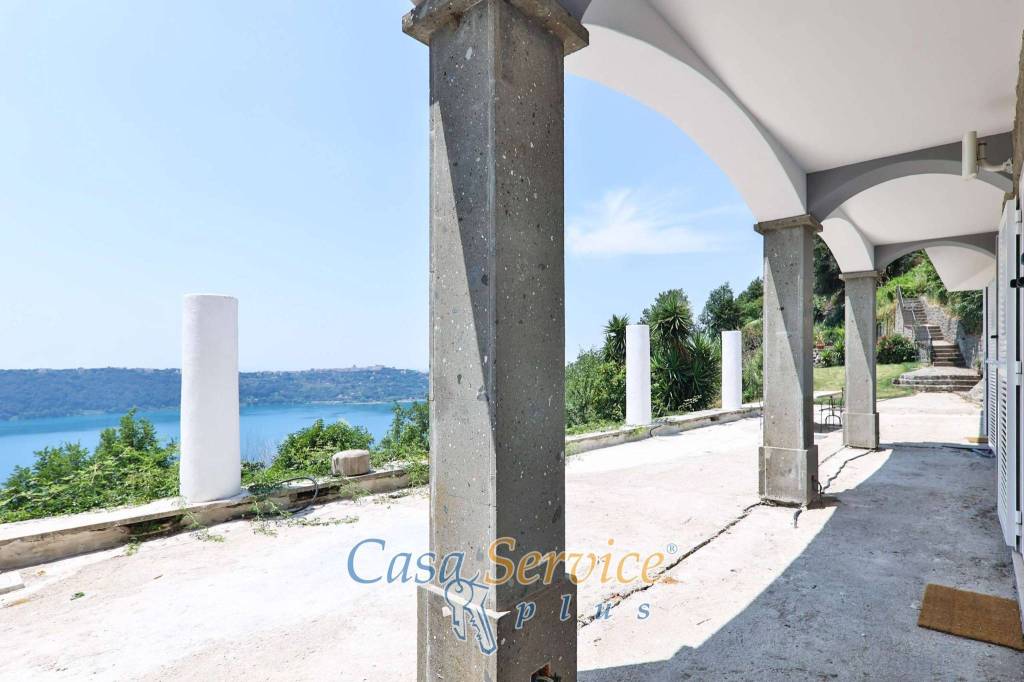 casa indipendente in vendita a Castel Gandolfo