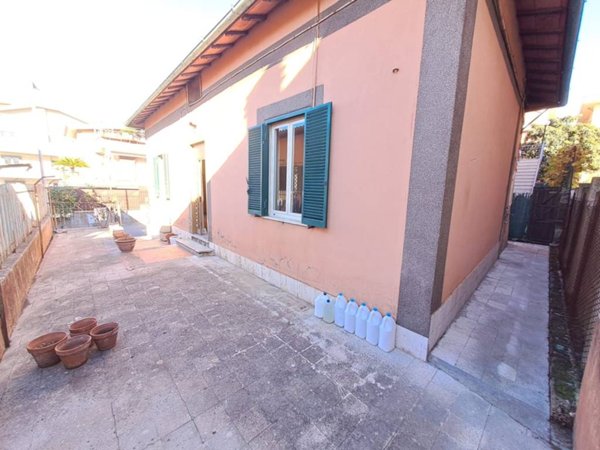 casa indipendente in vendita a Castel Gandolfo in zona Pavona