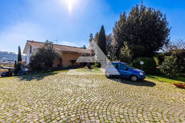 casa indipendente in vendita a Castel Gandolfo in zona Pavona