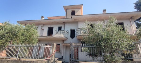 casa indipendente in vendita a Castel Gandolfo in zona Pavona