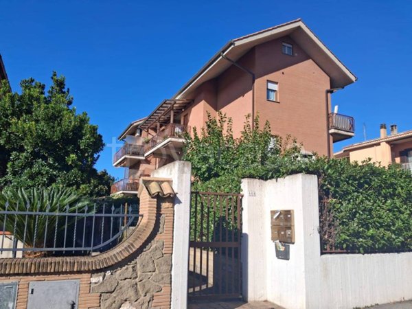 appartamento in vendita a Castel Gandolfo in zona Pavona