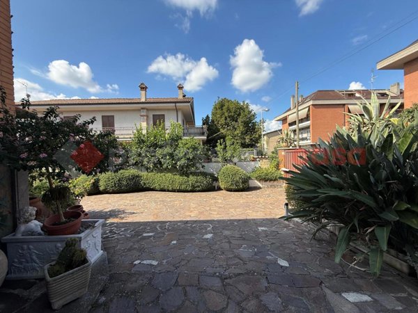 casa indipendente in vendita a Castel Gandolfo in zona Pavona