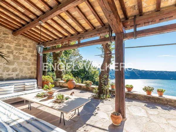 casa indipendente in vendita a Castel Gandolfo