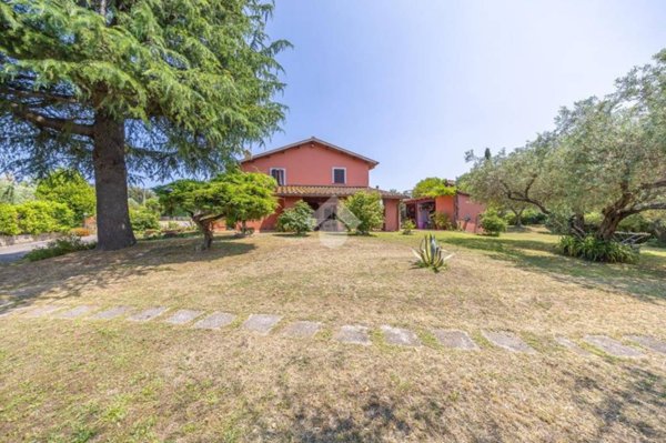 casa indipendente in vendita a Castel Gandolfo in zona Pavona