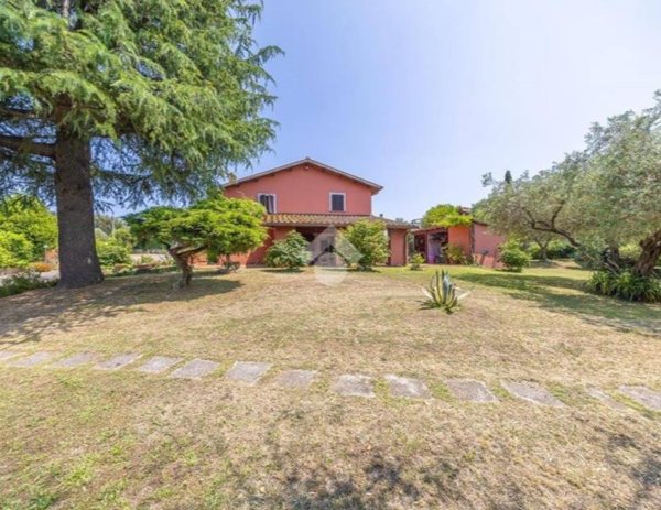 casa indipendente in vendita a Castel Gandolfo in zona Pavona