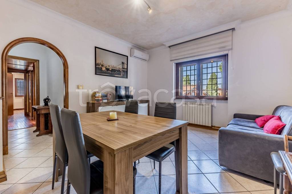 appartamento in vendita a Castel Gandolfo in zona Pavona