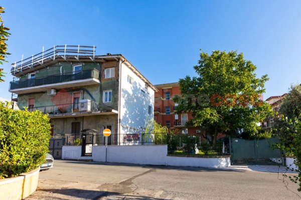 quadrivano in vendita a Castel Gandolfo in zona Pavona