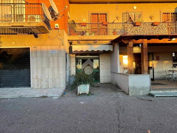 negozio in vendita a Castel Gandolfo in zona Pavona