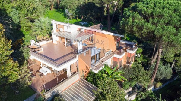 casa indipendente in vendita a Castel Gandolfo