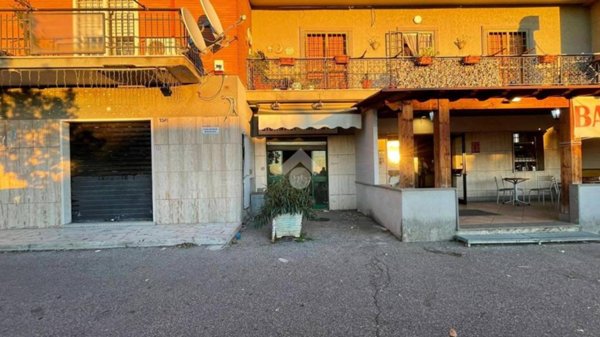 negozio in vendita a Castel Gandolfo in zona Pavona