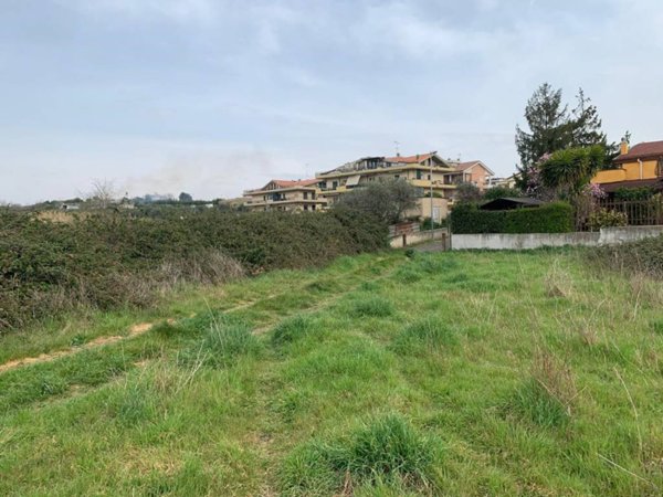 terreno edificabile in vendita a Castel Gandolfo in zona Pavona