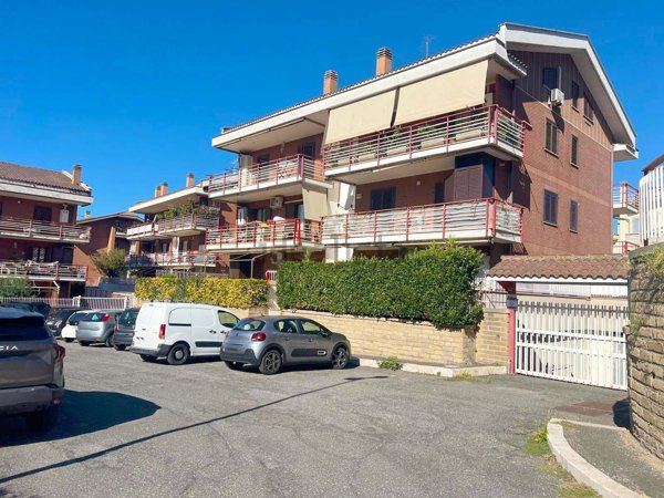 appartamento in vendita a Castel Gandolfo in zona Pavona