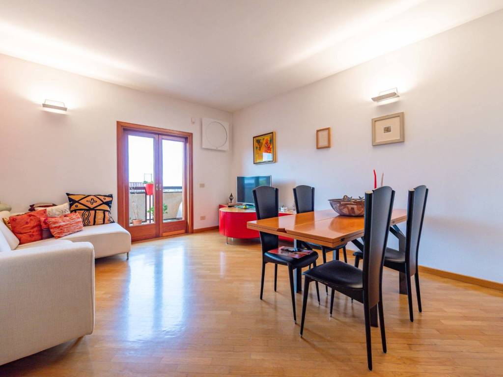 appartamento in vendita a Castel Gandolfo in zona Pavona