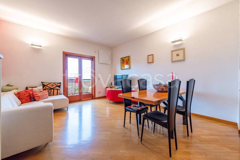 appartamento in vendita a Castel Gandolfo in zona Pavona