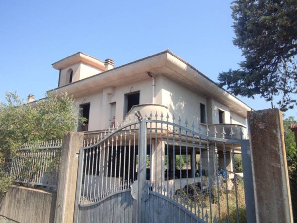 casa indipendente in vendita a Castel Gandolfo in zona Pavona