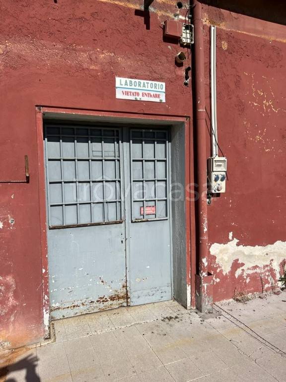 negozio in vendita a Castel Gandolfo in zona Pavona