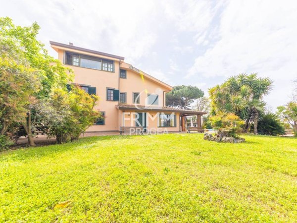 casa indipendente in vendita a Castel Gandolfo