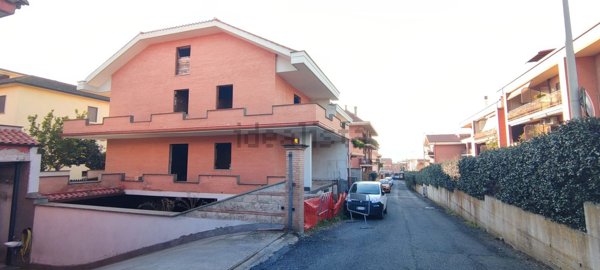 casa indipendente in vendita a Castel Gandolfo in zona Pavona