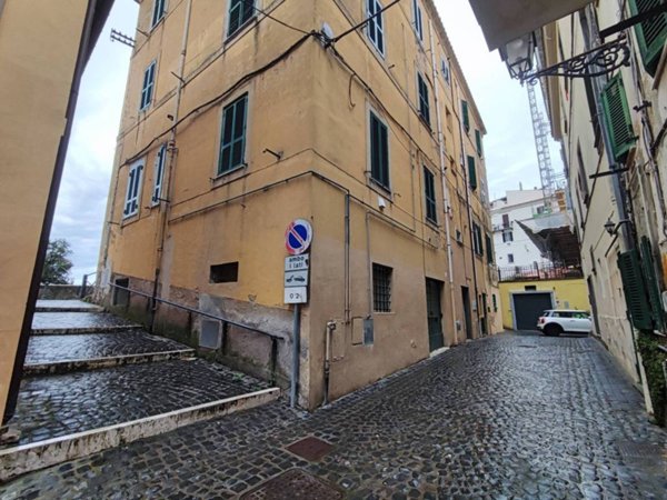 locale commerciale in vendita a Castel Gandolfo