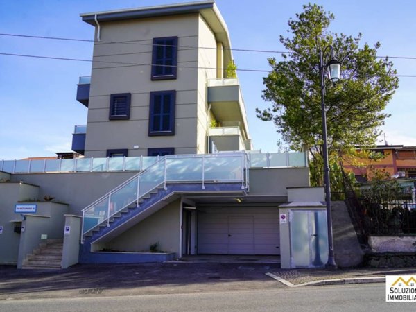 locale di sgombero in vendita a Castel Gandolfo in zona Pavona