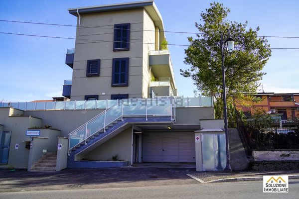 locale di sgombero in vendita a Castel Gandolfo in zona Pavona