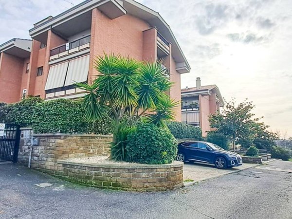 appartamento in vendita a Castel Gandolfo in zona Pavona