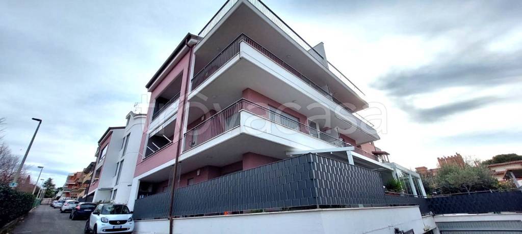 appartamento in vendita a Castel Gandolfo in zona Pavona