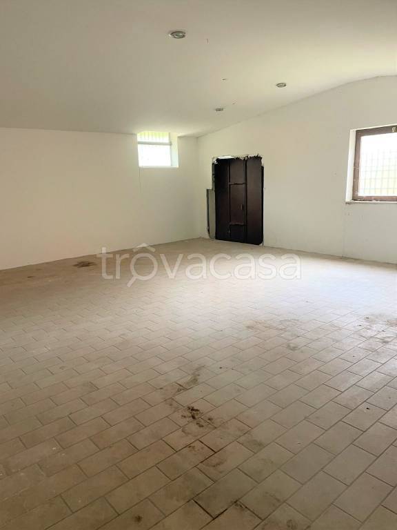 negozio in vendita a Castel Gandolfo in zona Pavona