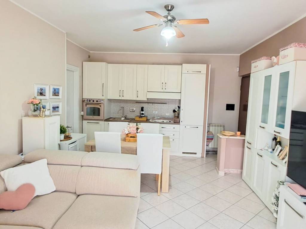 appartamento in vendita a Castel Gandolfo in zona Pavona